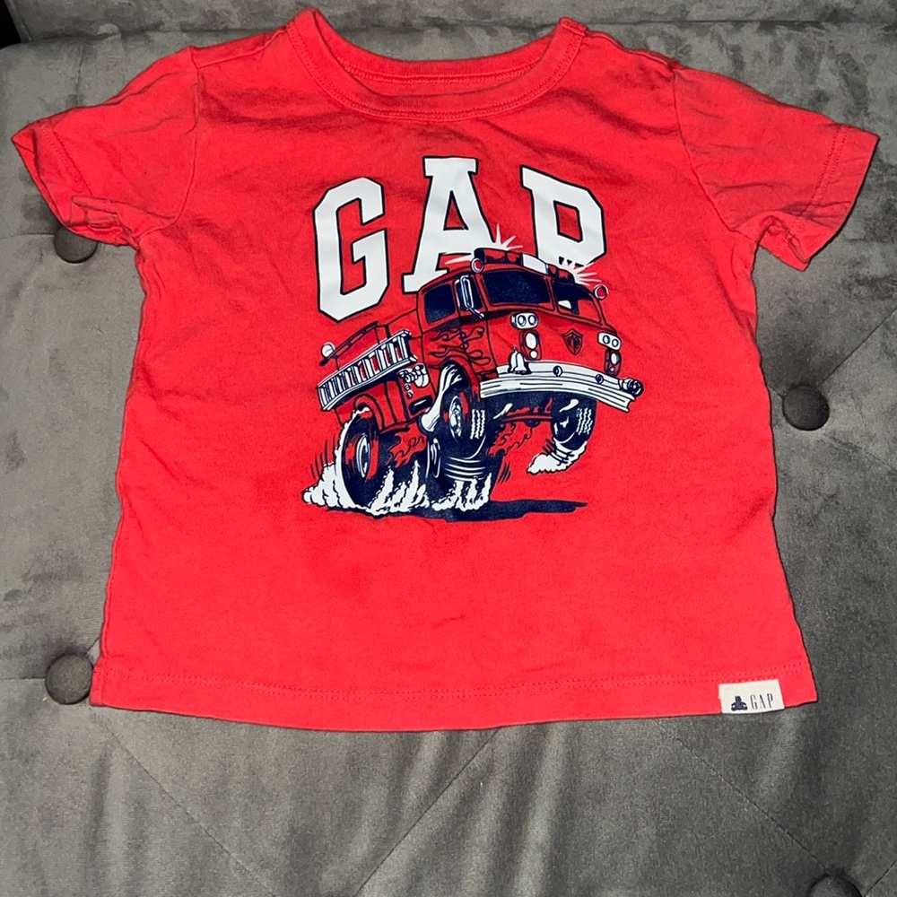 Gap organic Cotton graphic t-shirt and shorts size 18-24 months